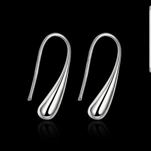 Beautiful 925 silver plated earrings..